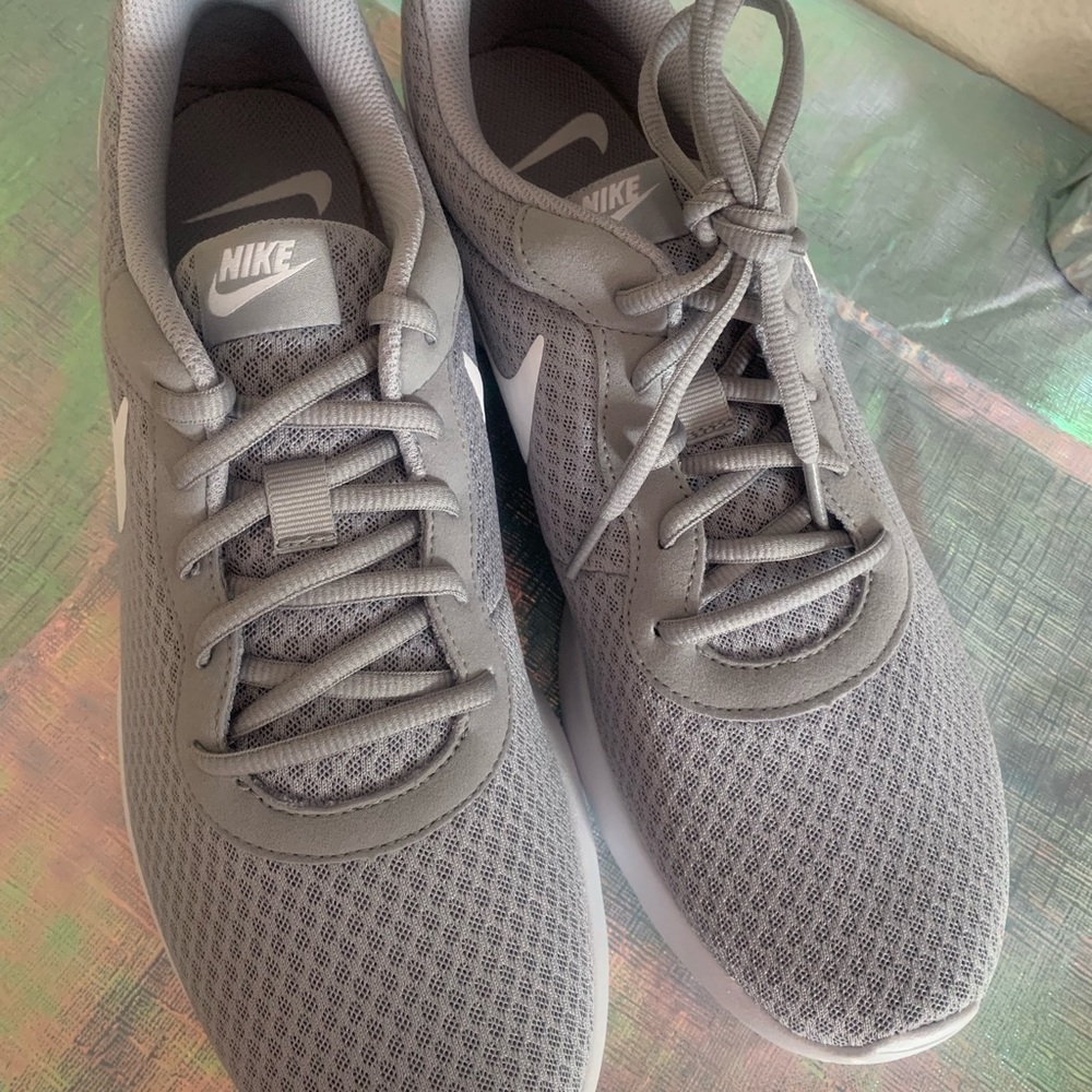 Nike tanjun shoes for men